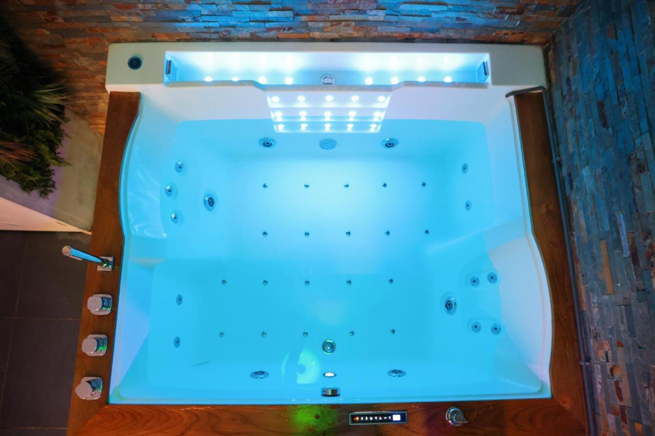 Les Bulles Medievales - Appartement Dedie Au Bien Etre Avec Spa - Netflix Et Wifi - Climatisation 卡尔卡松 外观 照片